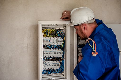 Things To Always Keep In Mind When Hiring A Power System And Equipment Handling Professional